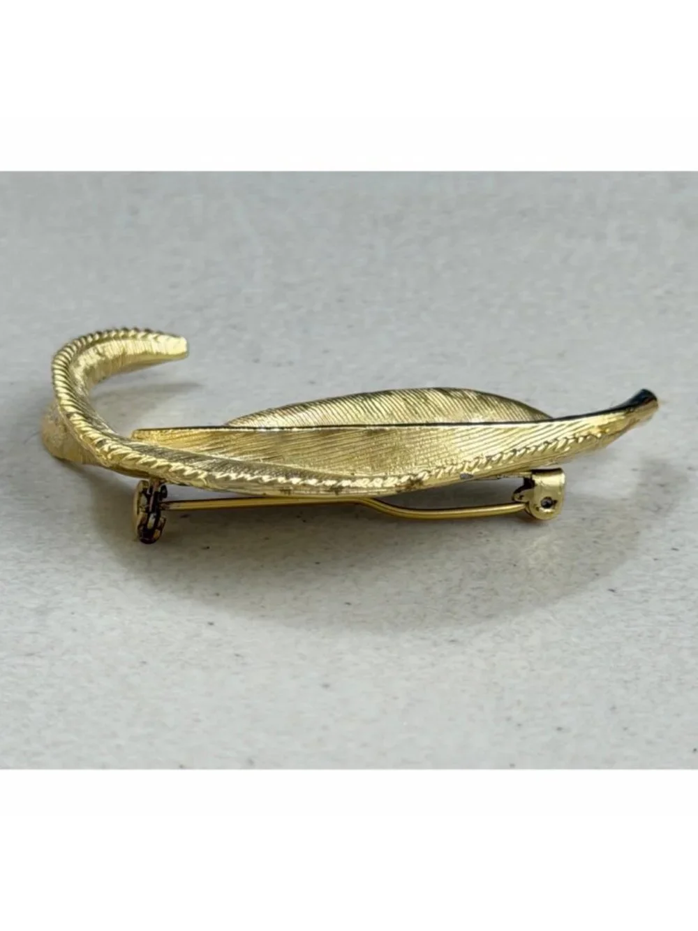 Vintage Curved Leaf Brooch 1970s Gold Tone Metal 3D Nature Foliage Pin Botanical